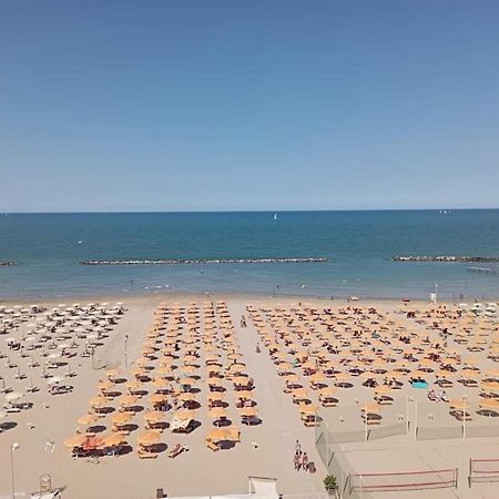 Hotel Salsedine " 5 Mt From The Beach ! " リミニ エクステリア 写真