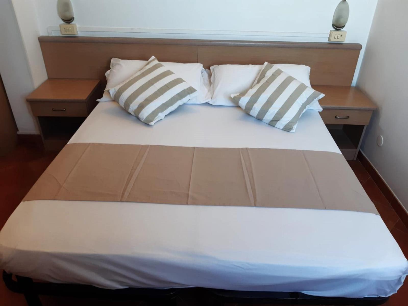 Hotel Salsedine " 5 Mt From The Beach ! " リミニ エクステリア 写真