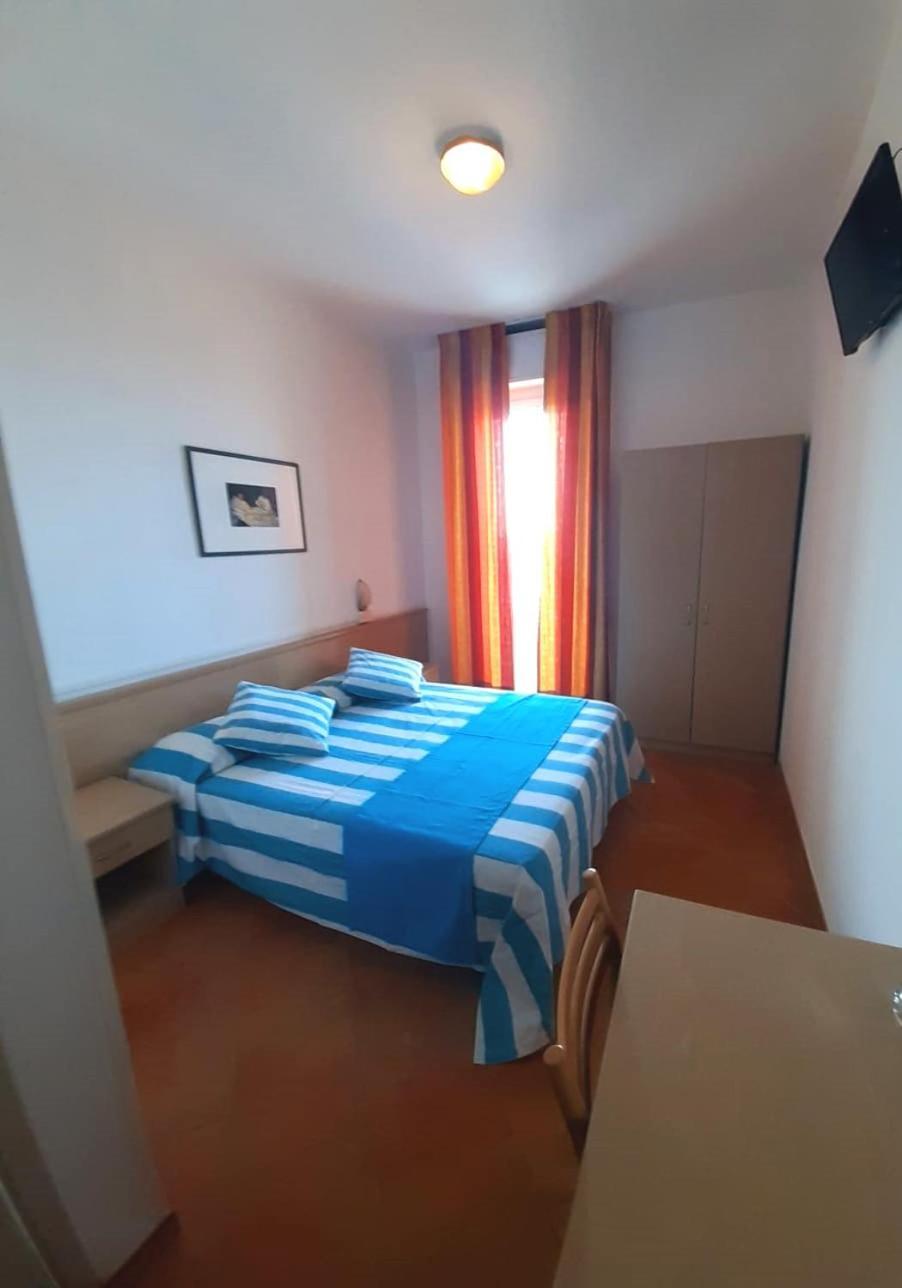 Hotel Salsedine " 5 Mt From The Beach ! " リミニ エクステリア 写真