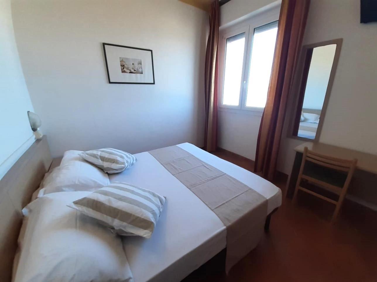 Hotel Salsedine " 5 Mt From The Beach ! " リミニ エクステリア 写真