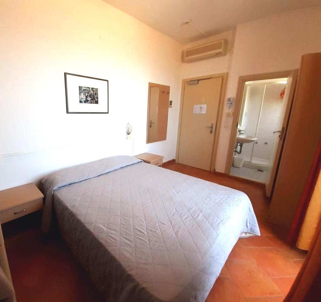 Hotel Salsedine " 5 Mt From The Beach ! " リミニ エクステリア 写真