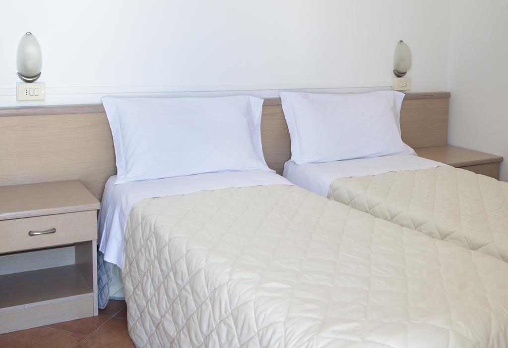 Hotel Salsedine " 5 Mt From The Beach ! " リミニ エクステリア 写真