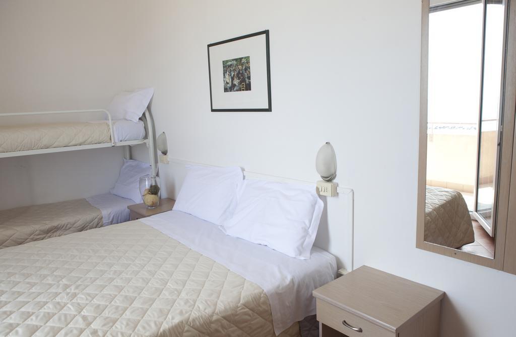 Hotel Salsedine " 5 Mt From The Beach ! " リミニ エクステリア 写真