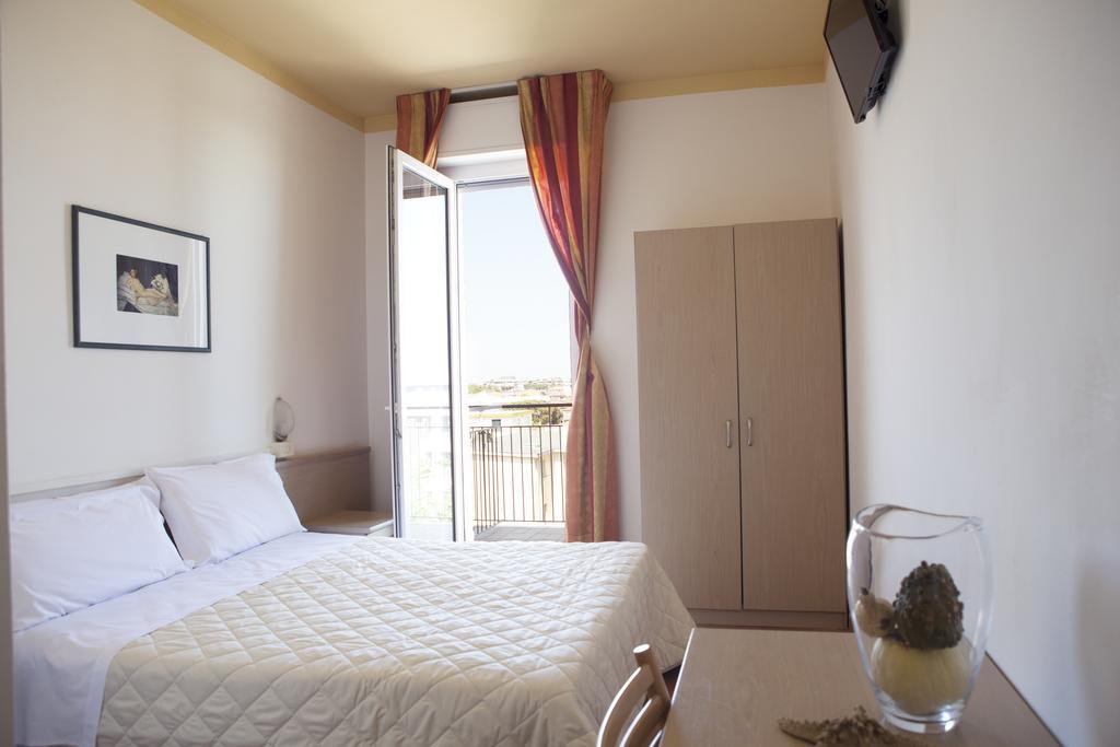 Hotel Salsedine " 5 Mt From The Beach ! " リミニ エクステリア 写真