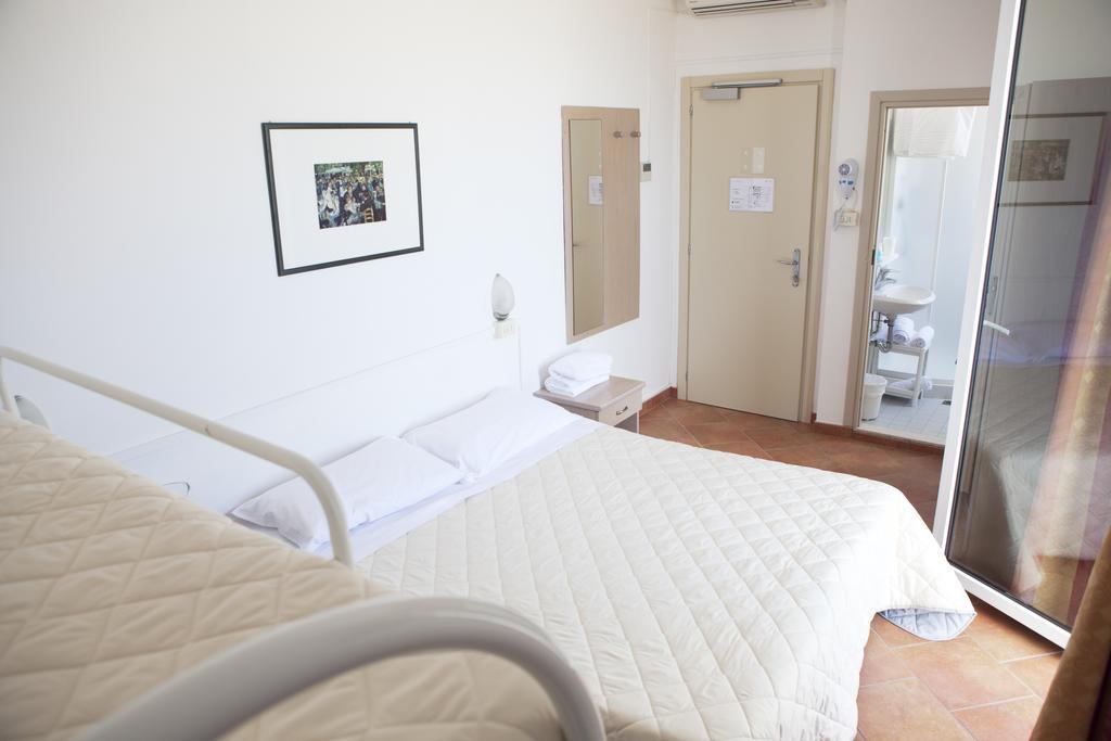 Hotel Salsedine " 5 Mt From The Beach ! " リミニ エクステリア 写真